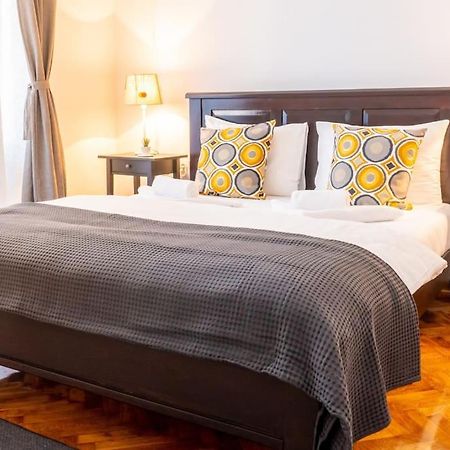 Central And Comfy 2Bdr Apartment Near Parliament Beograd Ngoại thất bức ảnh