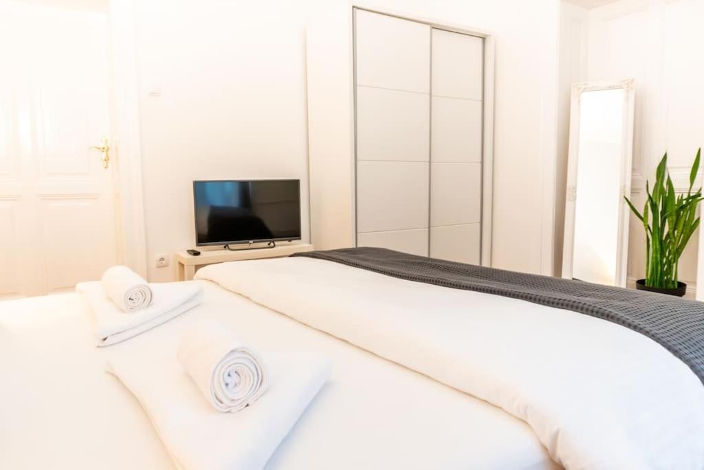 Central And Comfy 2Bdr Apartment Near Parliament Beograd Ngoại thất bức ảnh