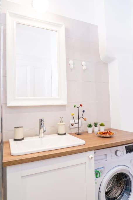 Central And Comfy 2Bdr Apartment Near Parliament Beograd Ngoại thất bức ảnh