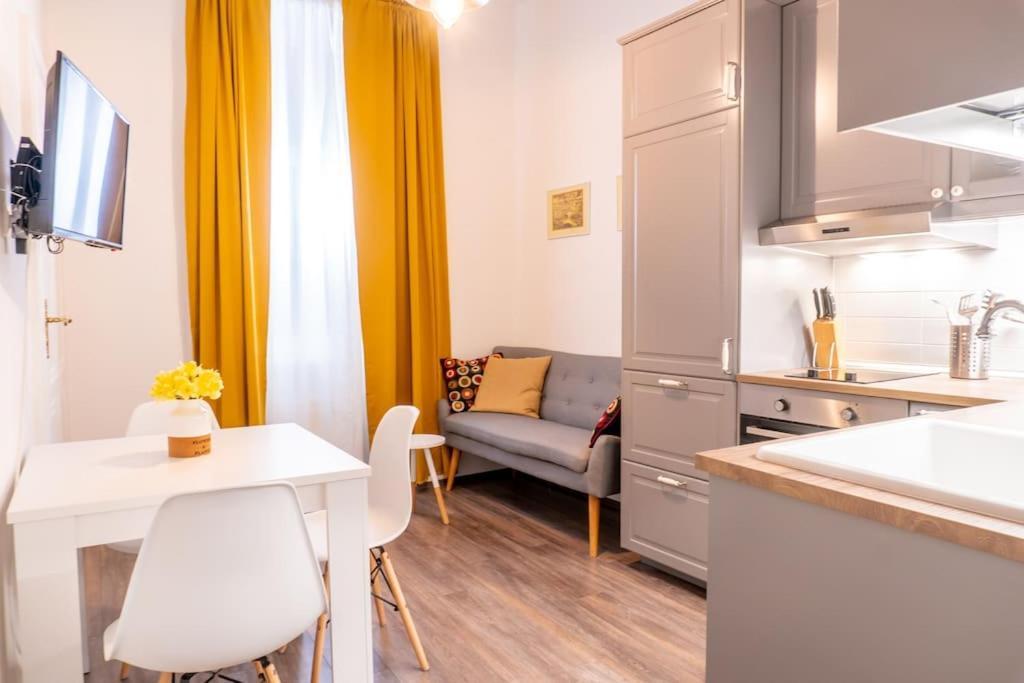 Central And Comfy 2Bdr Apartment Near Parliament Beograd Ngoại thất bức ảnh