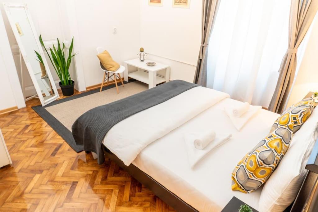 Central And Comfy 2Bdr Apartment Near Parliament Beograd Ngoại thất bức ảnh