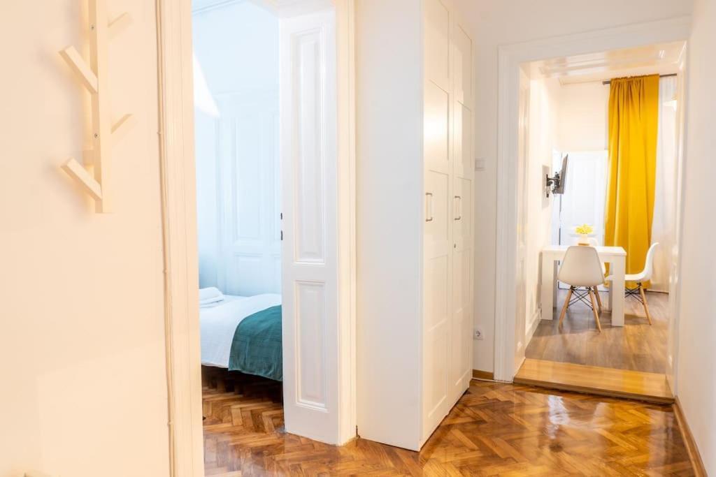 Central And Comfy 2Bdr Apartment Near Parliament Beograd Ngoại thất bức ảnh